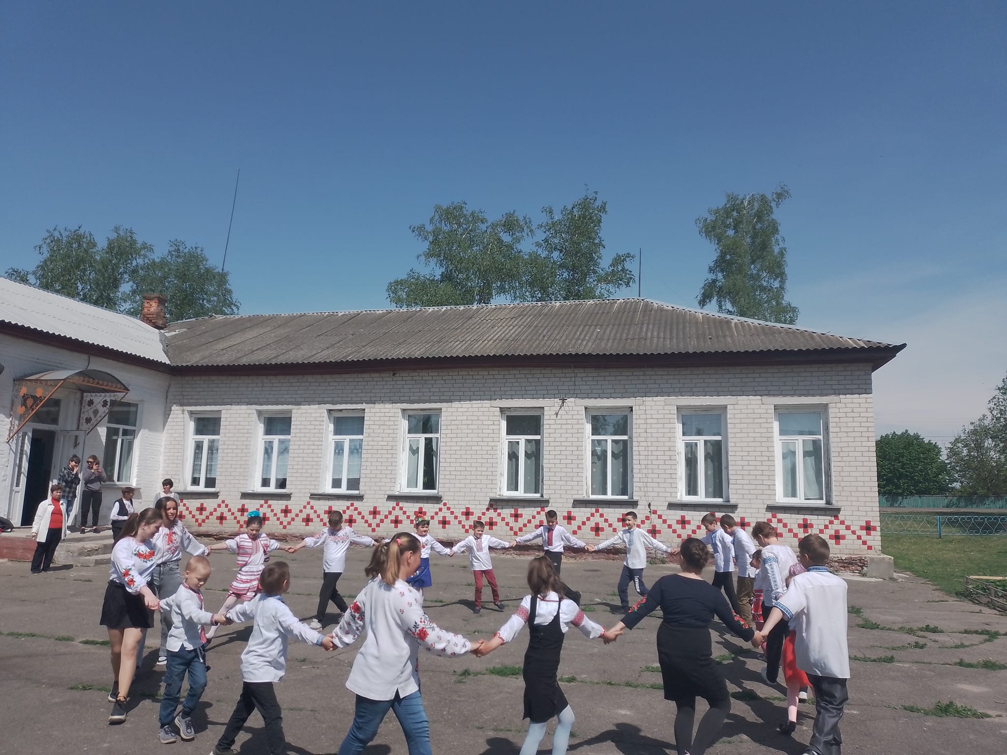 Комунальний заклад "Вихвостівська гімназія" Тупичівської сільської ради